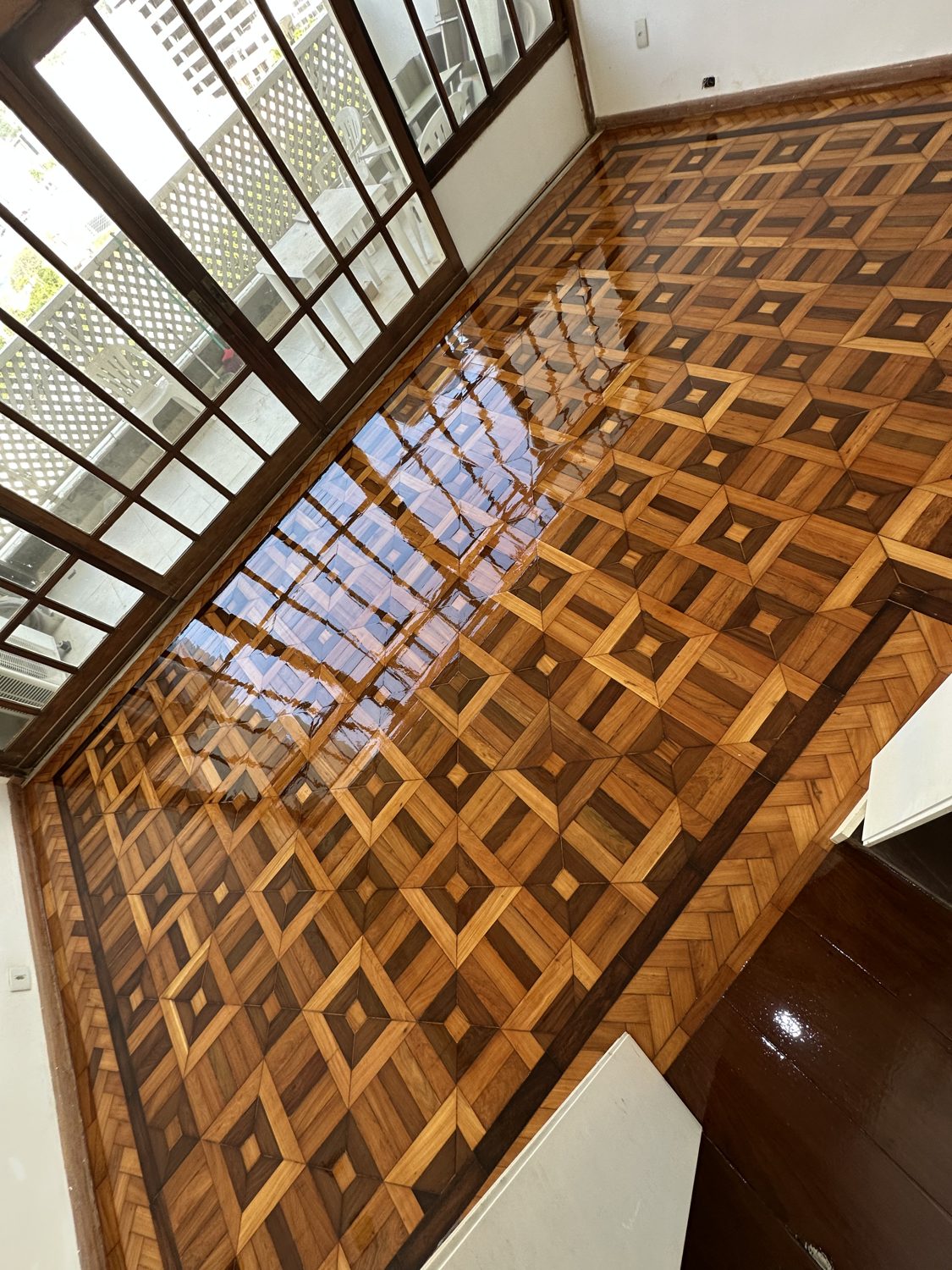 Piso de parquet restaurado pela M4 Sinteco